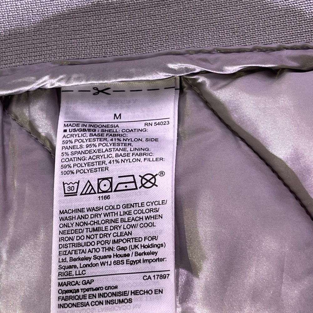 GAP Gray/Silver Primaloft Puffer Vest Size M. Two Front Zipper Pockets. Preloved - Picture 5 of 10